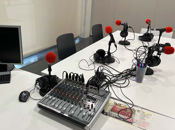 Curso de podcast y radio escuela DateCuenta