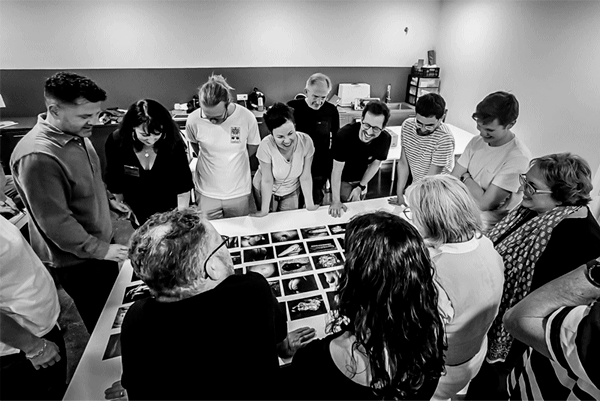 Día a día del curso de fotografía artística, con intervenciones y visitas de profesionales y artistas