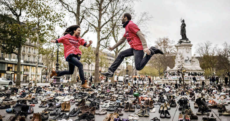 Protesta de Avaaz contra la prohibición de manifestación durante la última cumbre del clima en París.